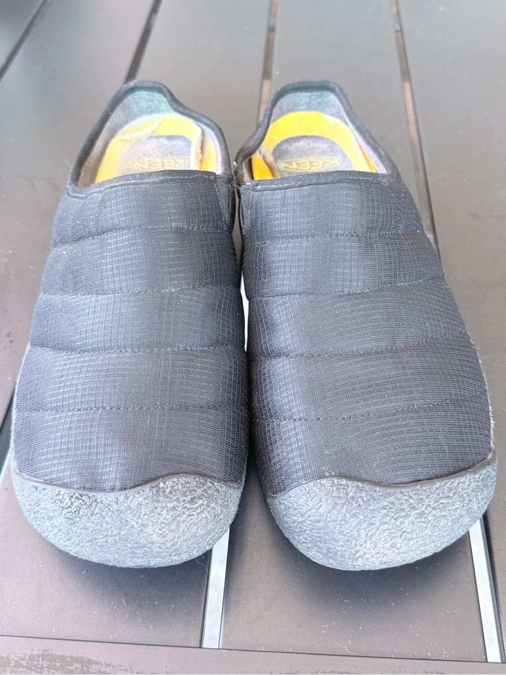 black quilted KEEN Howser II slip-on slippers, 13